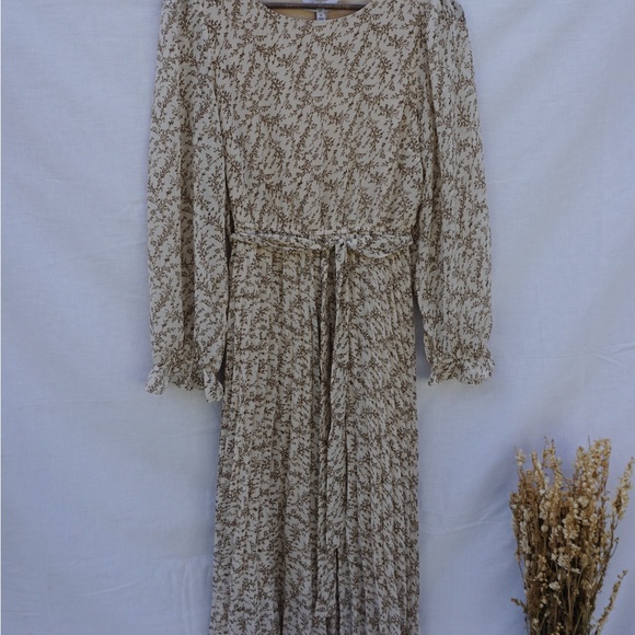 Neutral floral midi dress - Picture 5 of 6